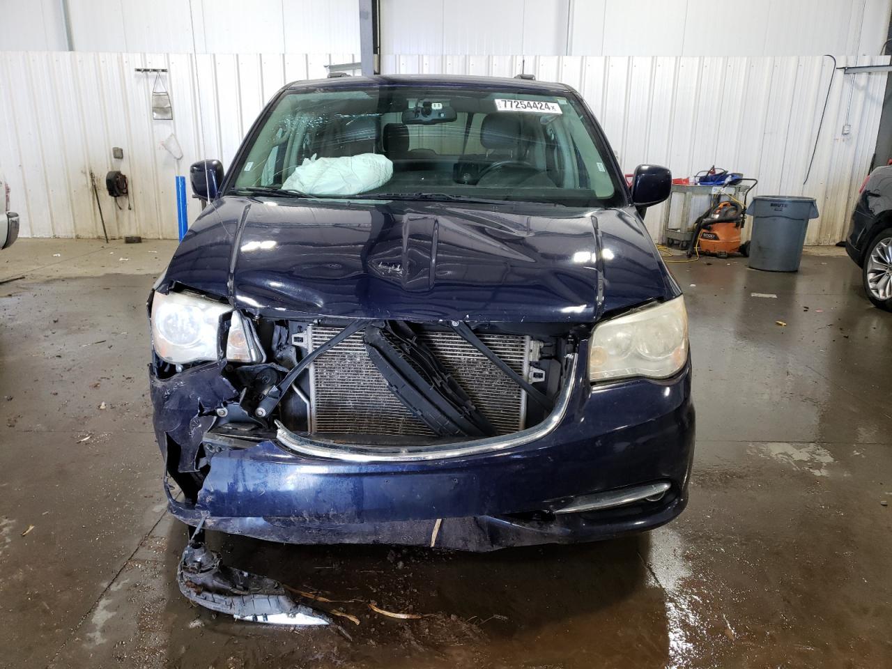 2014 Chrysler Town & Country - Image 5
