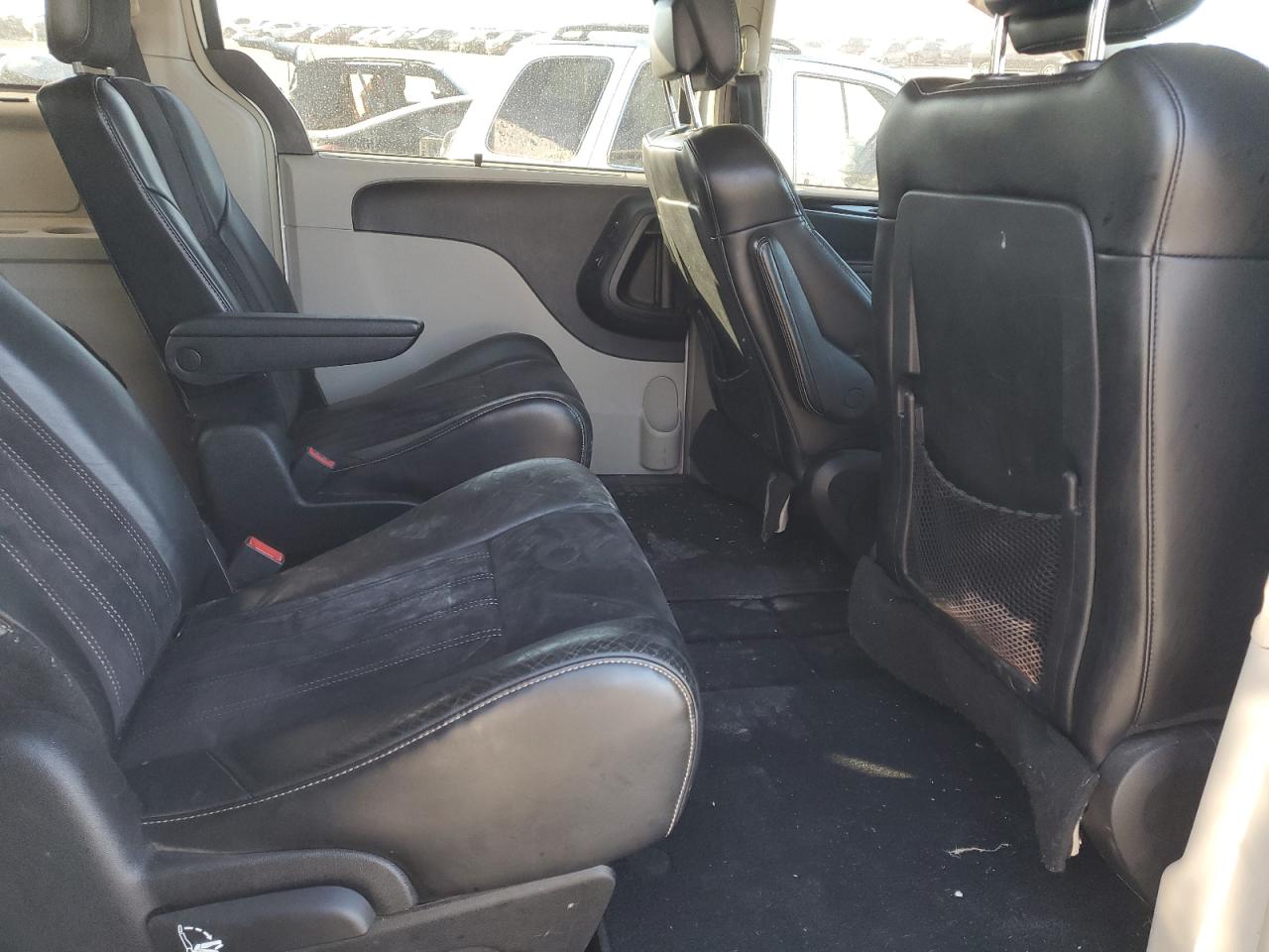 2014 Chrysler Town & Country - Image 12