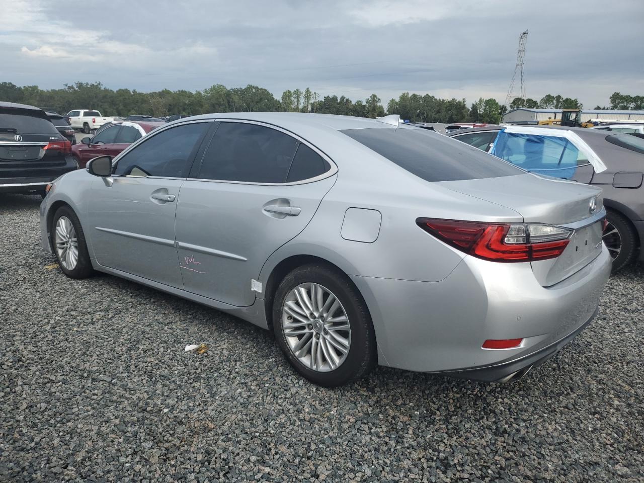 2016 Lexus ES - Image 2