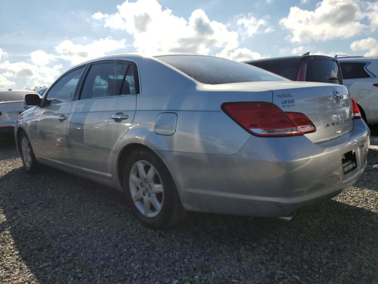 2006 Toyota Avalon - Image 2