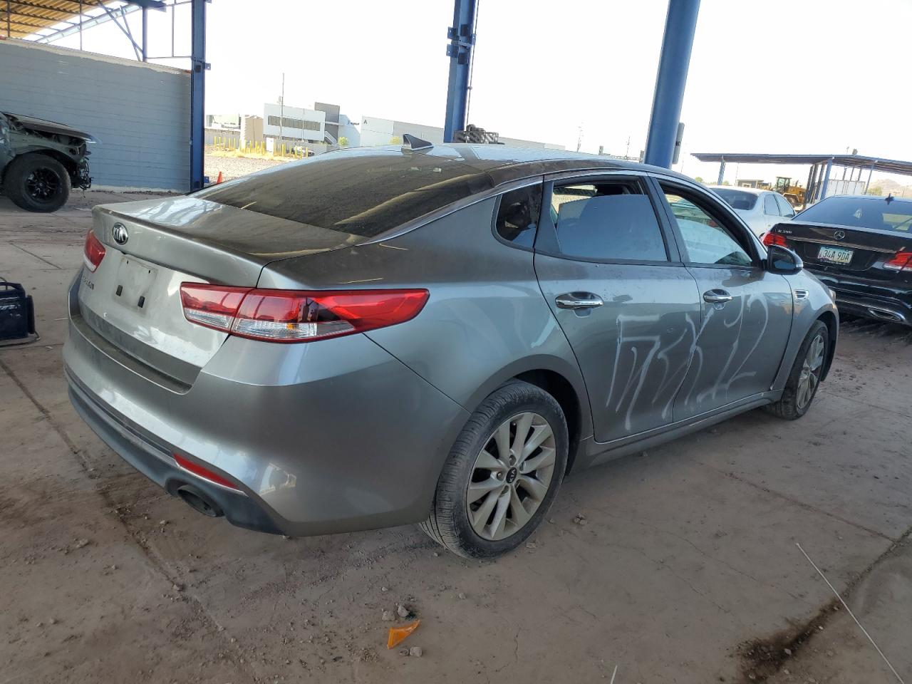 VIN 5XXGT4L3XGG007985 2016 KIA OPTIMA no.3