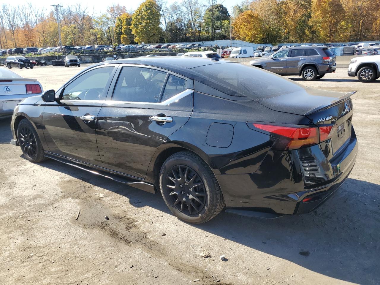 2020 Nissan Altima - Image 2