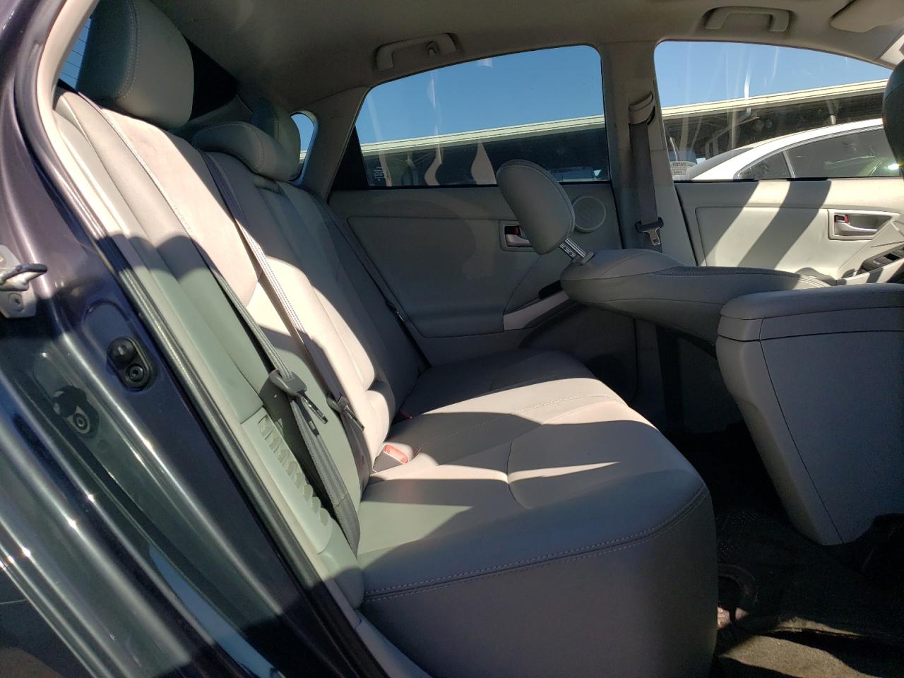 2013 Toyota Prius - Image 10