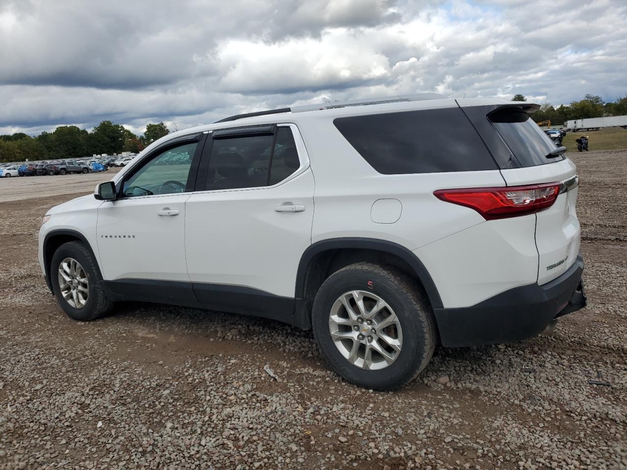 1GNEVGKW3JJ246321 2018 CHEVROLET TRAVERSE - Image 2