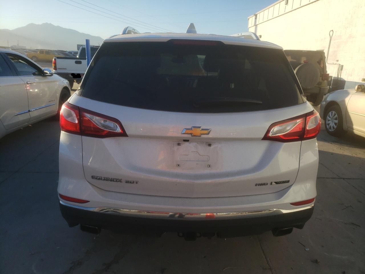 2018 Chevrolet Equinox Premier VIN: 2GNAXWEX0J6220831 Lot: 73763824