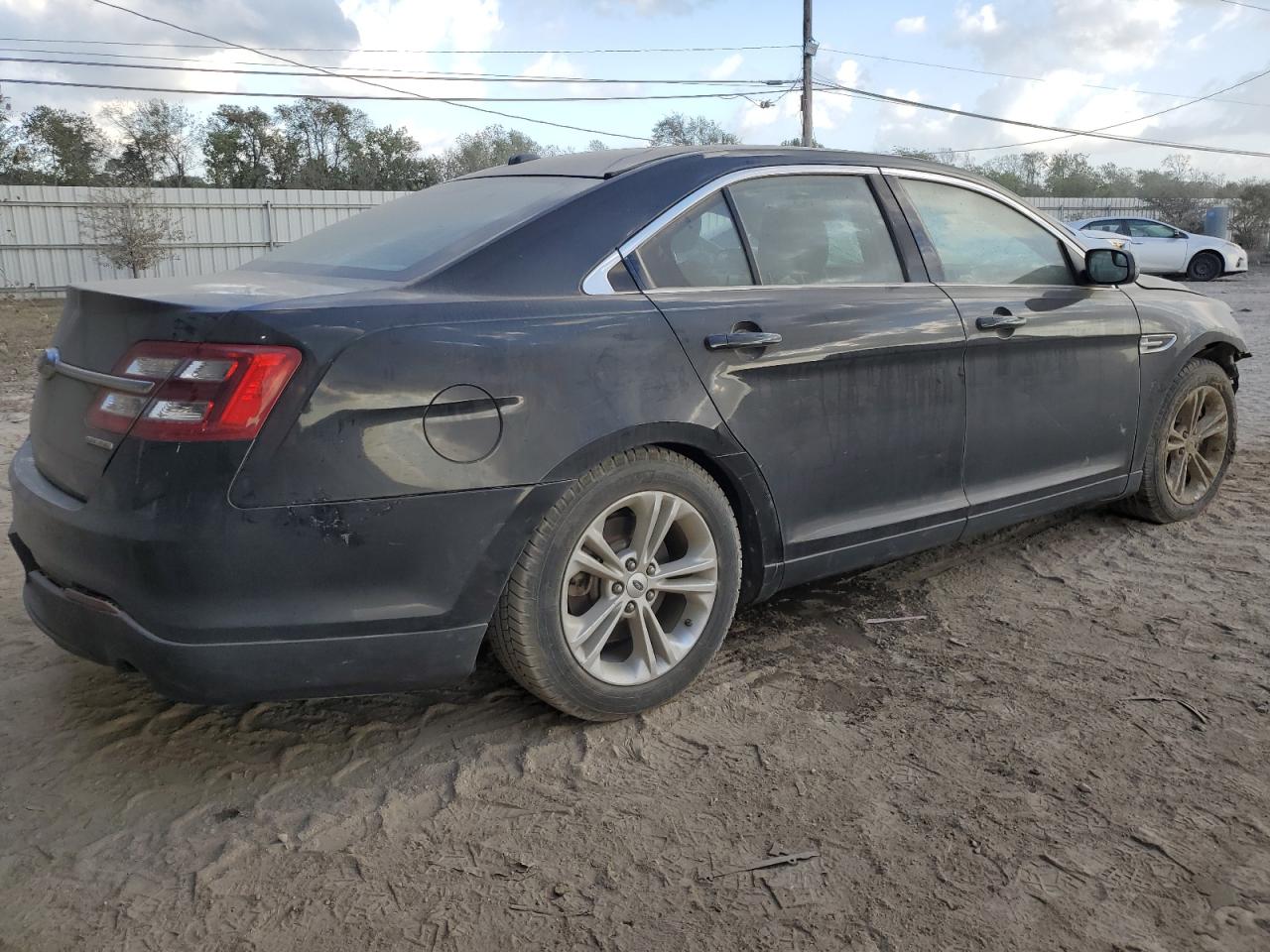 2018 Ford Taurus - Image 3