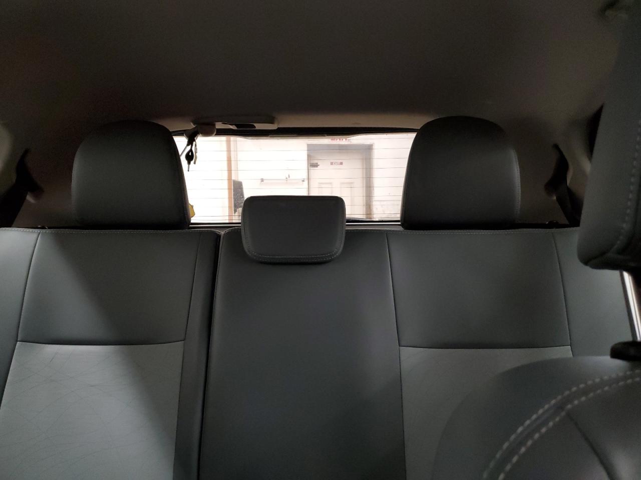 2012 Toyota Prius - Image 10