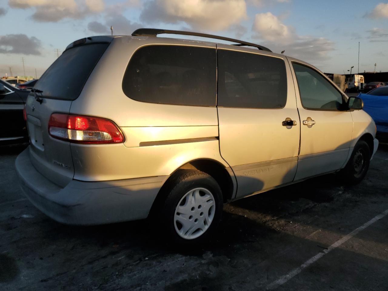 2003 Toyota Sienna - Image 3