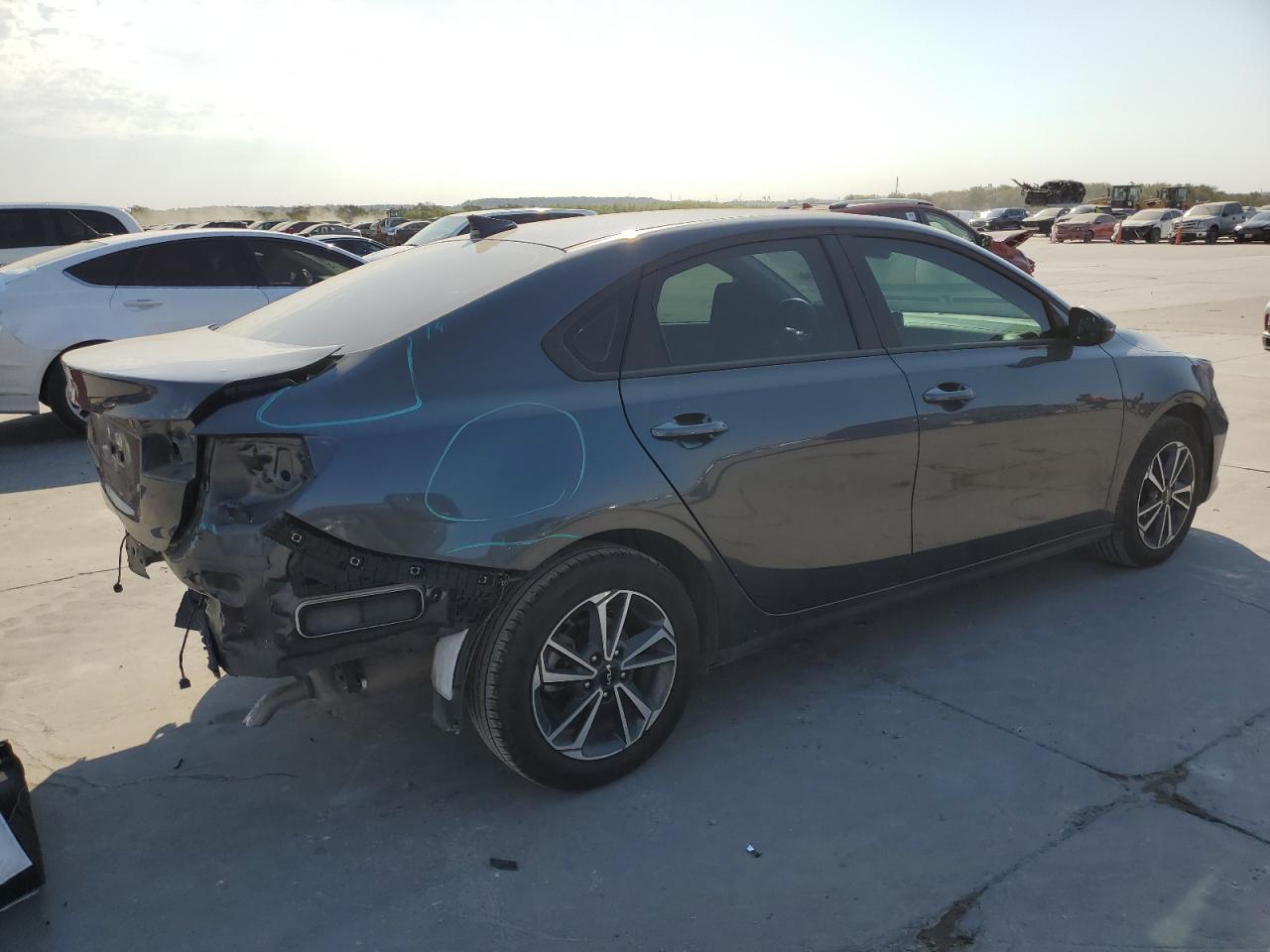 VIN 3KPF24AD4PE654000 2023 KIA FORTE no.3