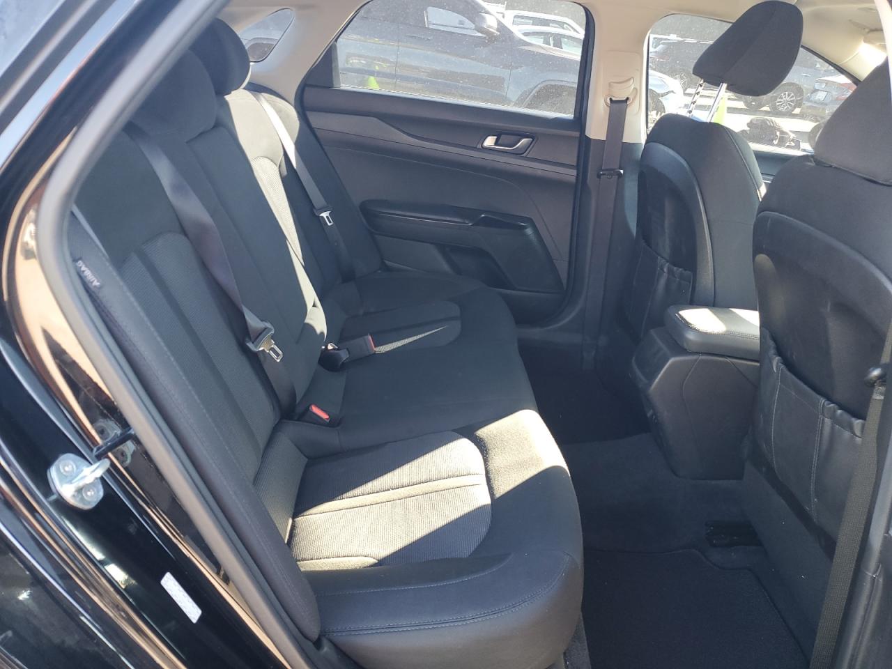 2022 Kia K5 - Image 10