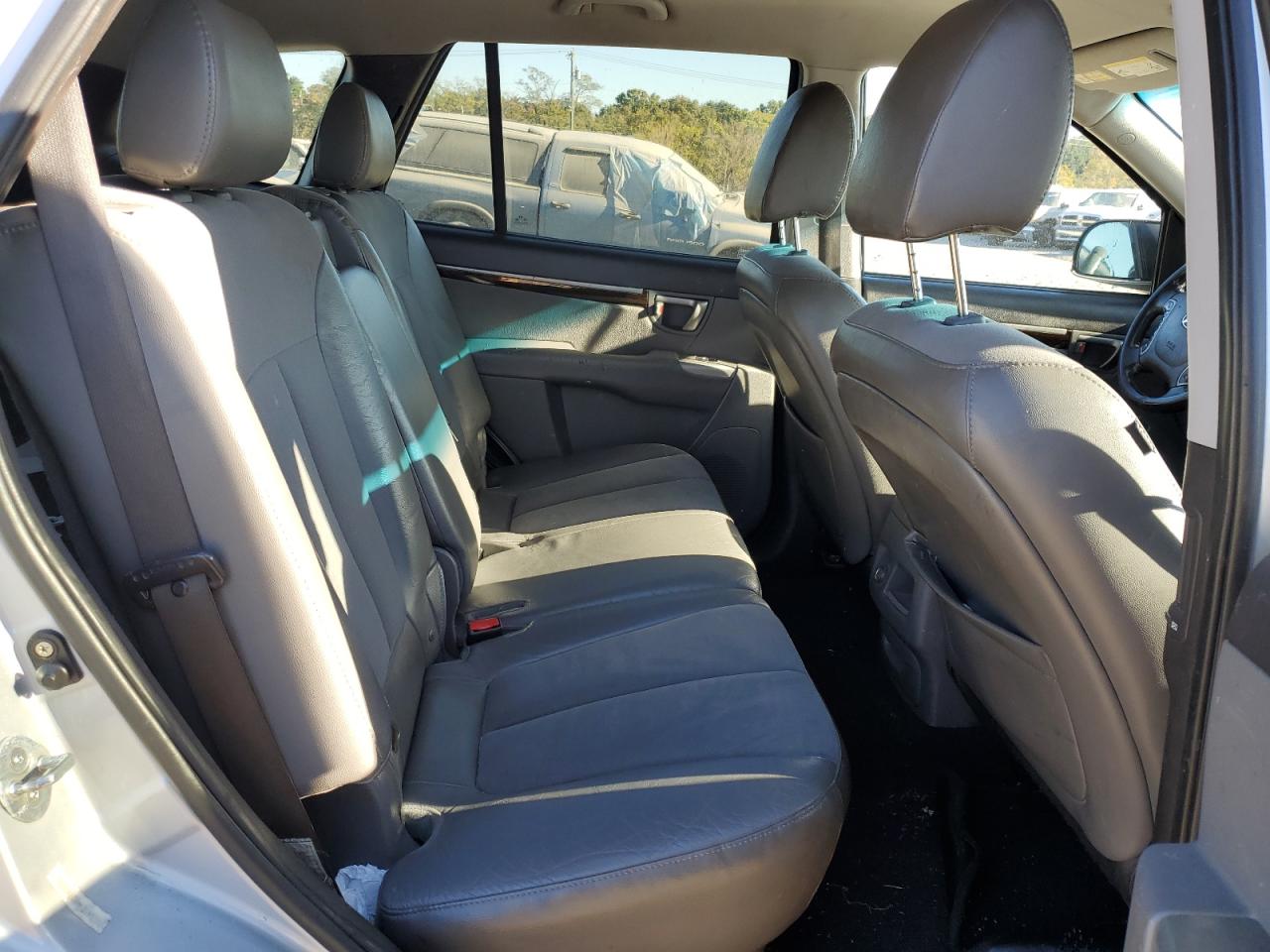 2010 Hyundai Santa Fe - Image 11