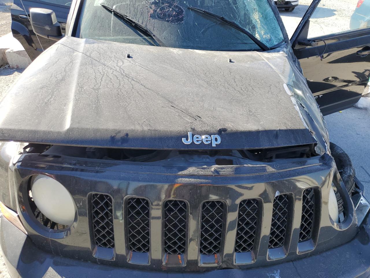 2012 Jeep Liberty (Patriot) - Image 13