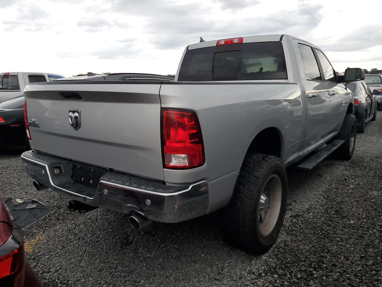 1C6RR6TT7JS266697 2018 Ram 1500 Slt