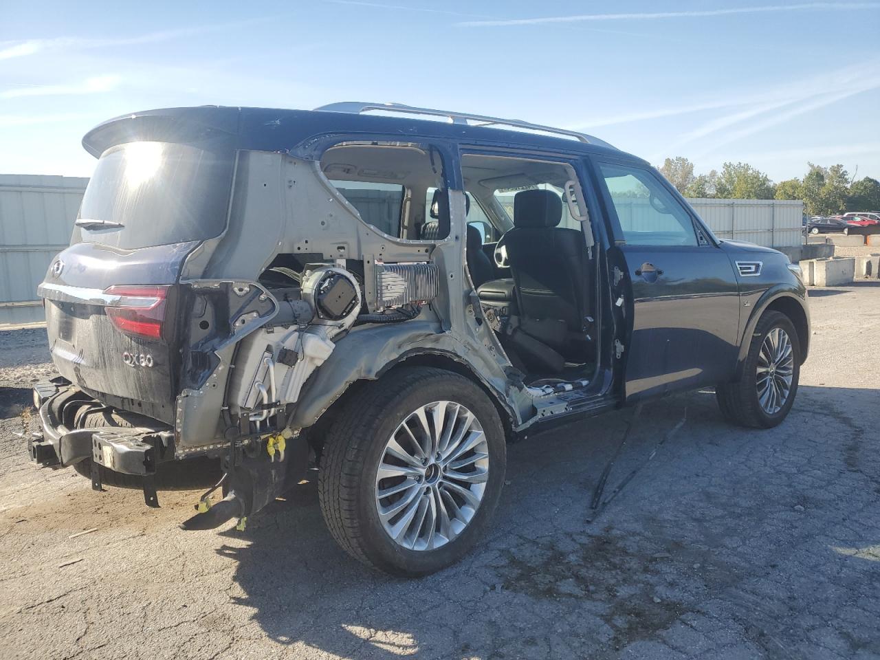2019 Infiniti QX80 - Image 3