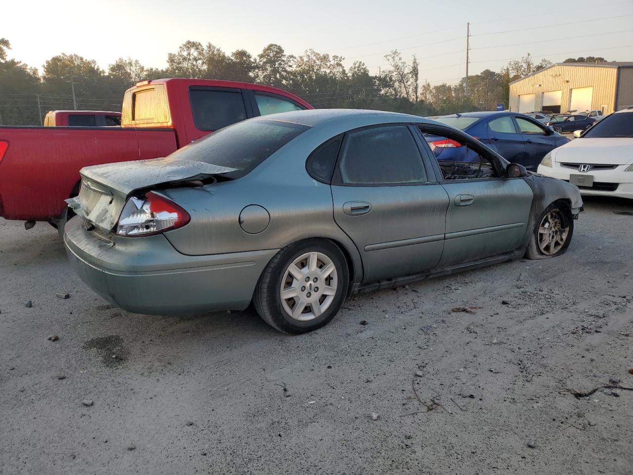 2005 Ford Taurus - Image 3
