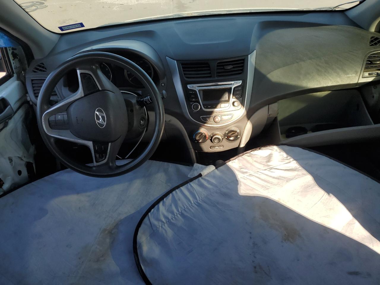 2014 Hyundai Accent - Image 8