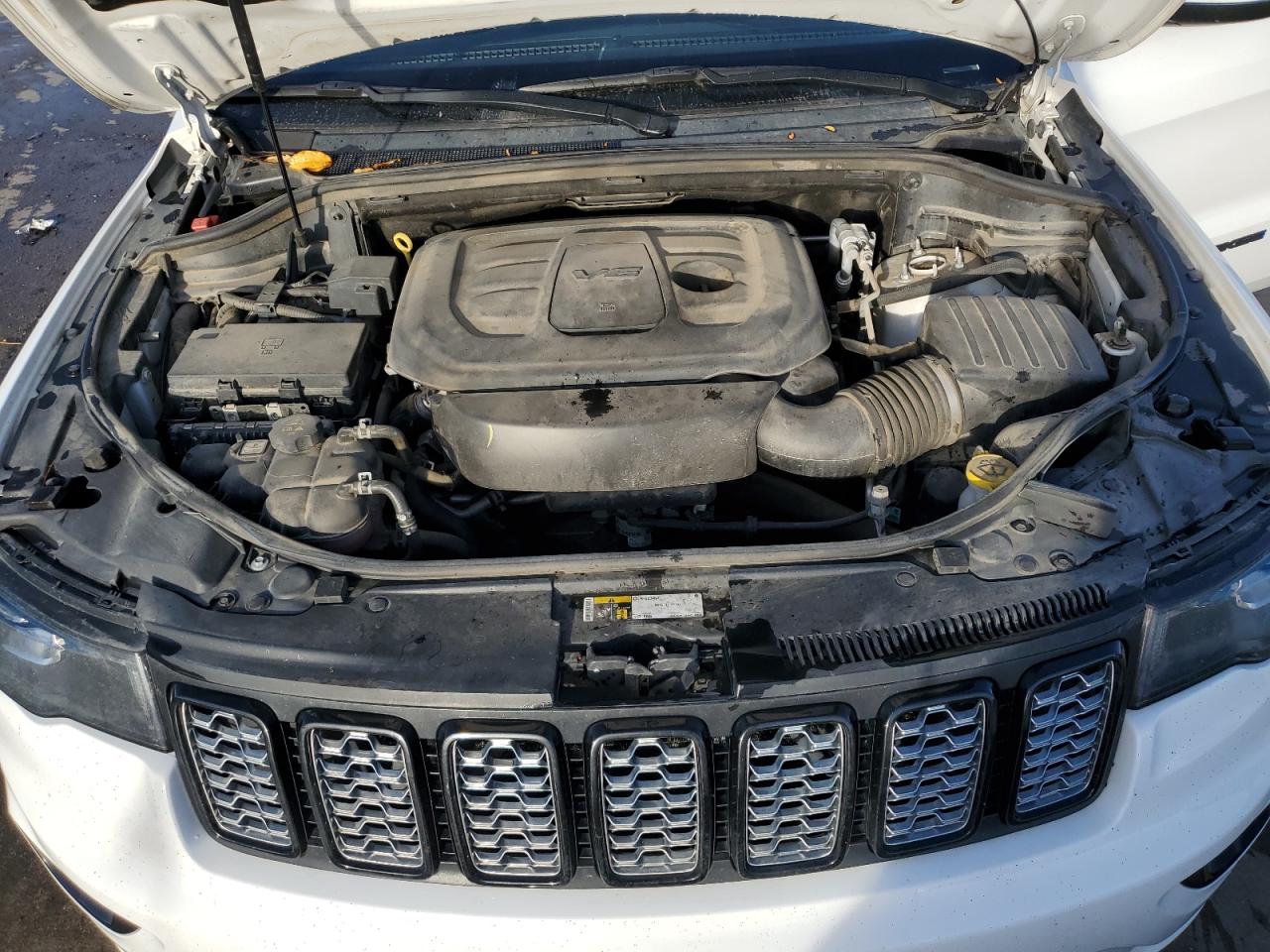2020 Jeep Grand Cherokee - Image 12