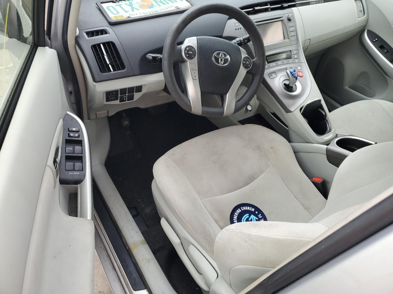2015 Toyota Prius - Image 8
