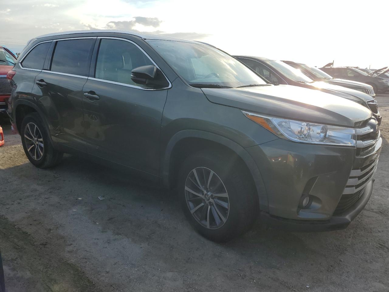 2019 Toyota Highlander - Image 4