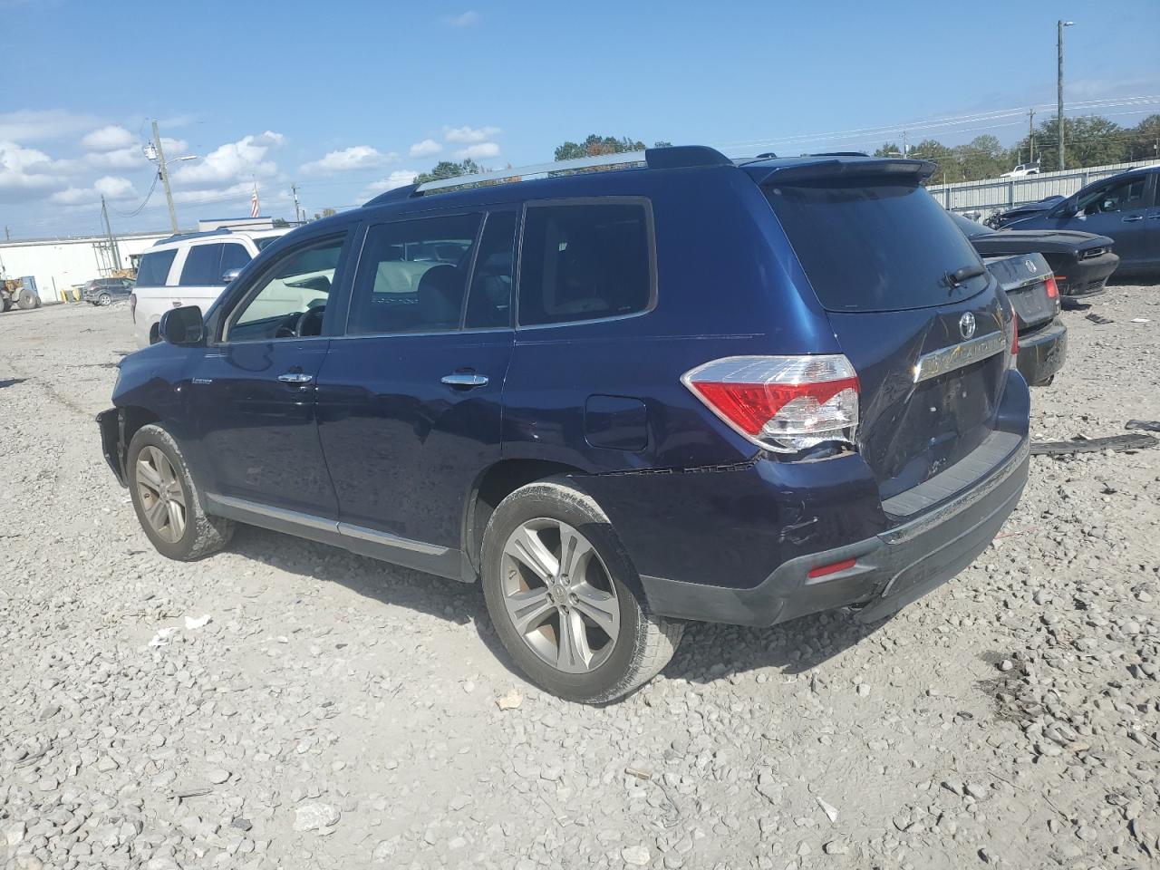 2013 Toyota Highlander - Image 2