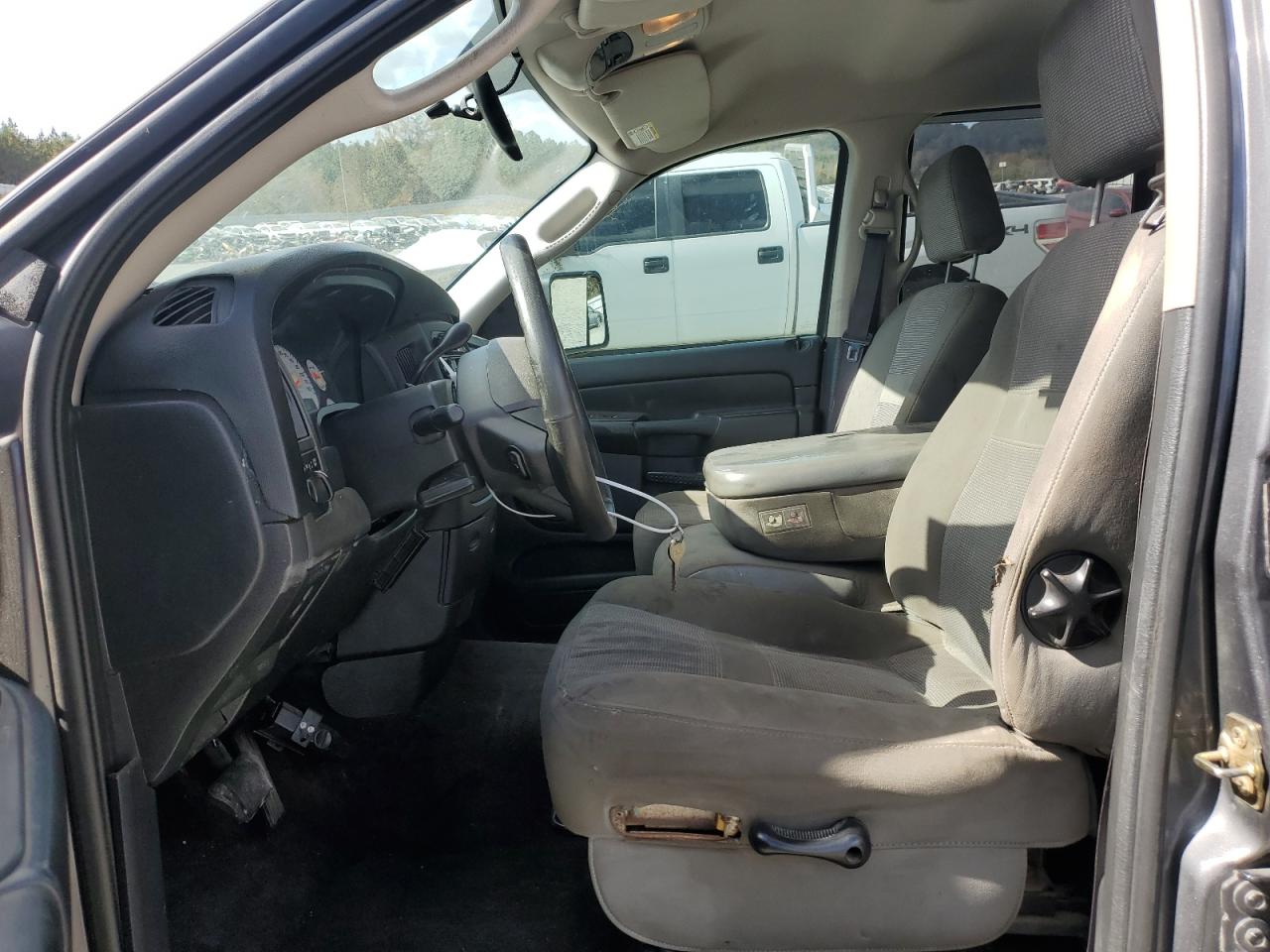 2004 Dodge RAM - Image 7