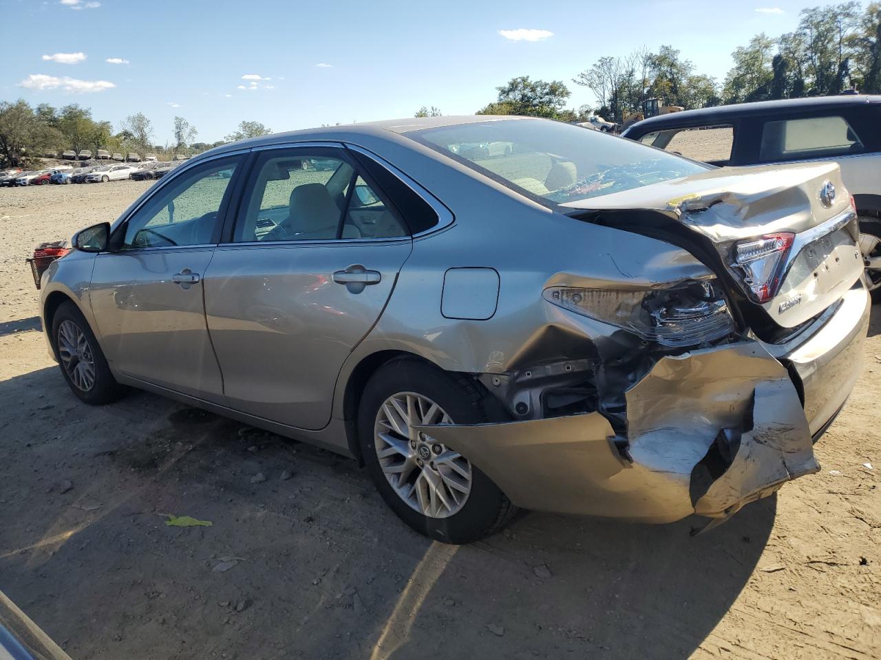 4T1BF1FK2HU391545 2017 TOYOTA CAMRY - Image 2