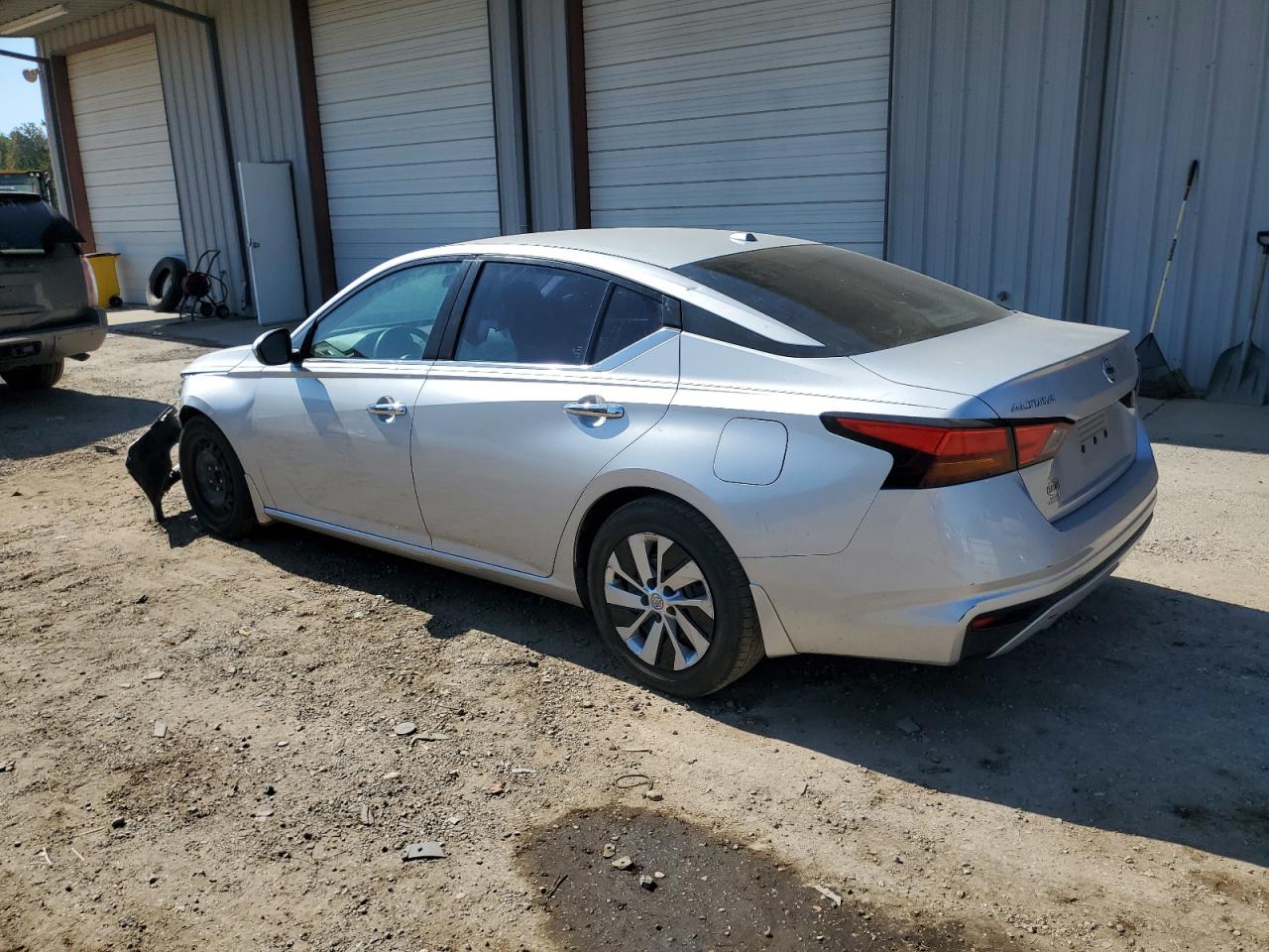 2019 Nissan Altima - Image 2