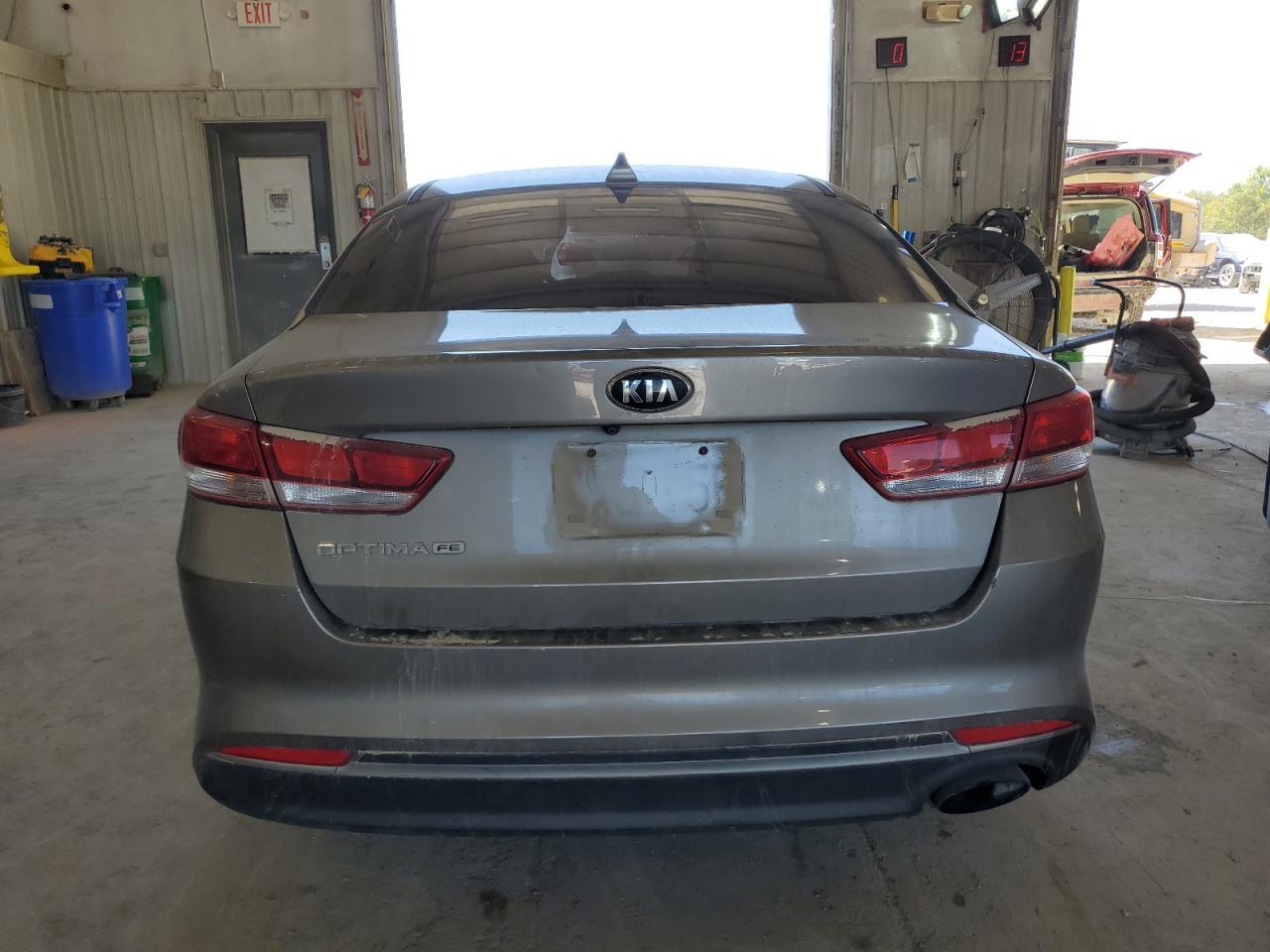 5XXGT4L38HG176923 2017 Kia Optima Lx