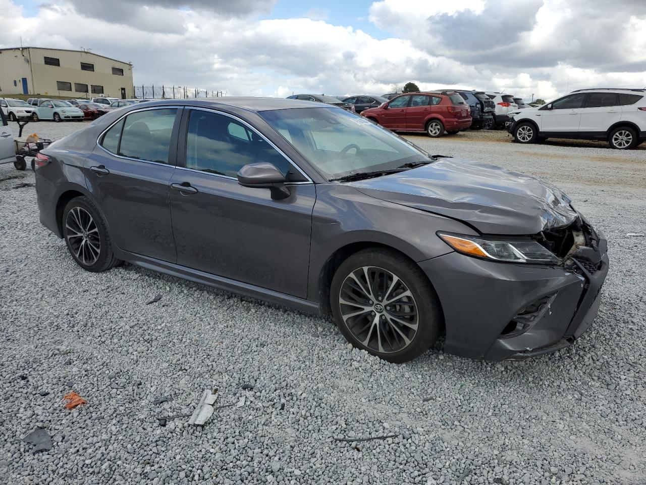 VIN 4T1B11HKXJU535697 2018 TOYOTA CAMRY no.4