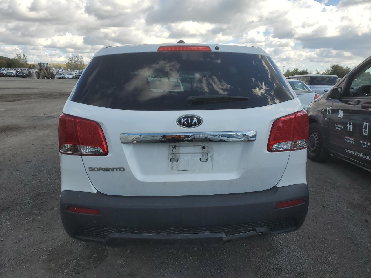 2011 Kia Sorento Base VIN: 5XYKT3A12BG030705 Lot: 75118944