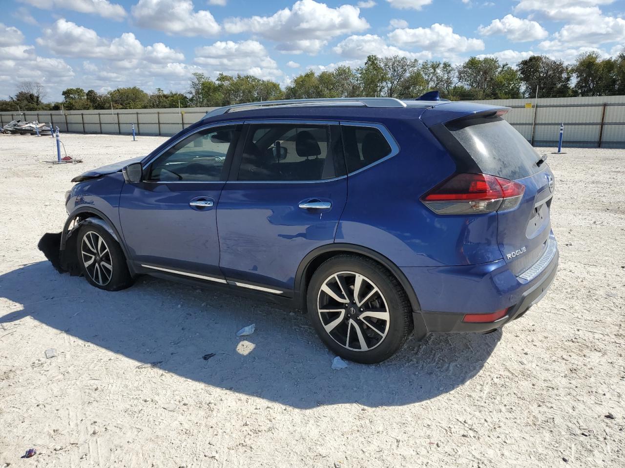 2019 Nissan Rogue - Image 2