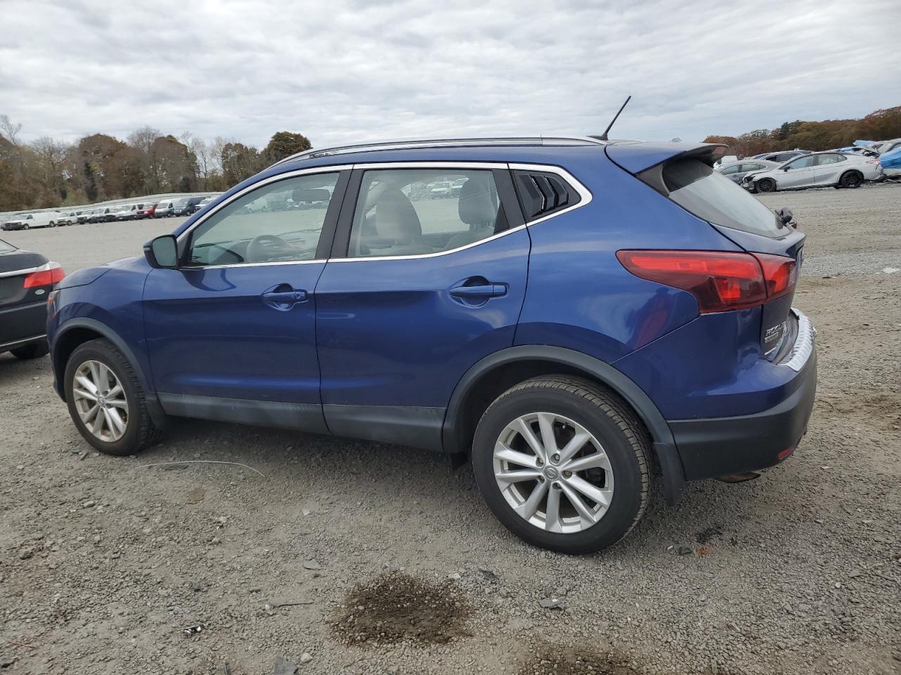 2018 Nissan Rogue - Image 2