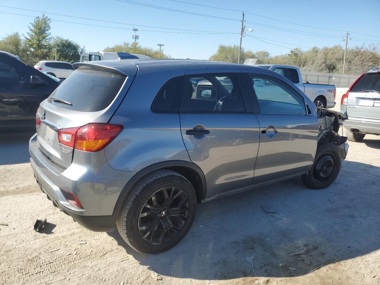 2019 Mitsubishi Outlander - Image 3