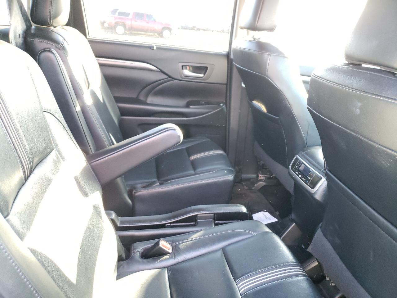 2017 Toyota Highlander - Image 10