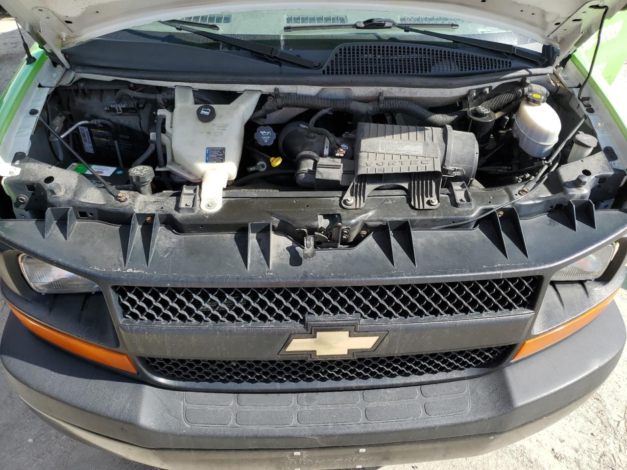 2010 Chevrolet Express - Image 12