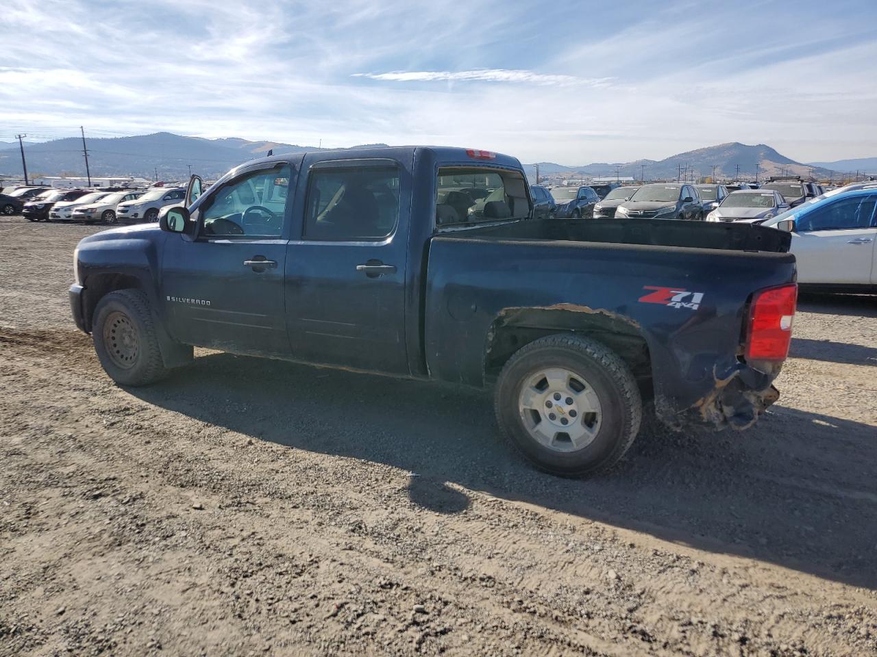 2007 Chevrolet Silverado - Image 2