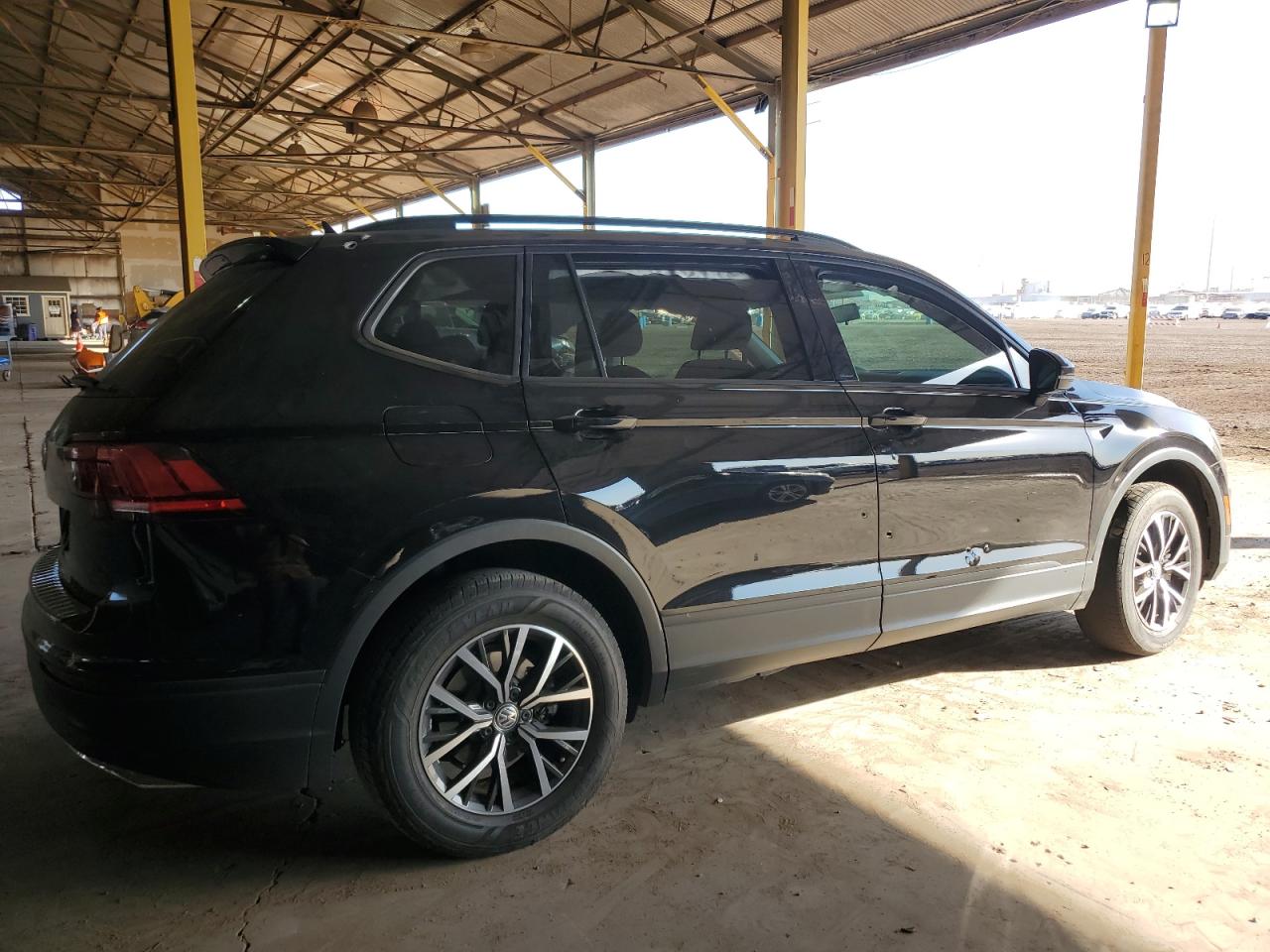 2021 Volkswagen Tiguan - Image 3
