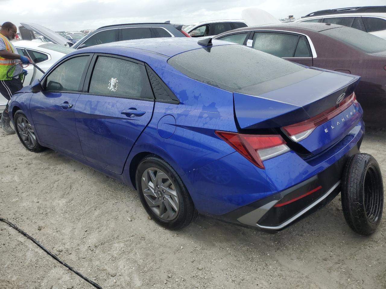 2024 Hyundai Elantra - Image 2