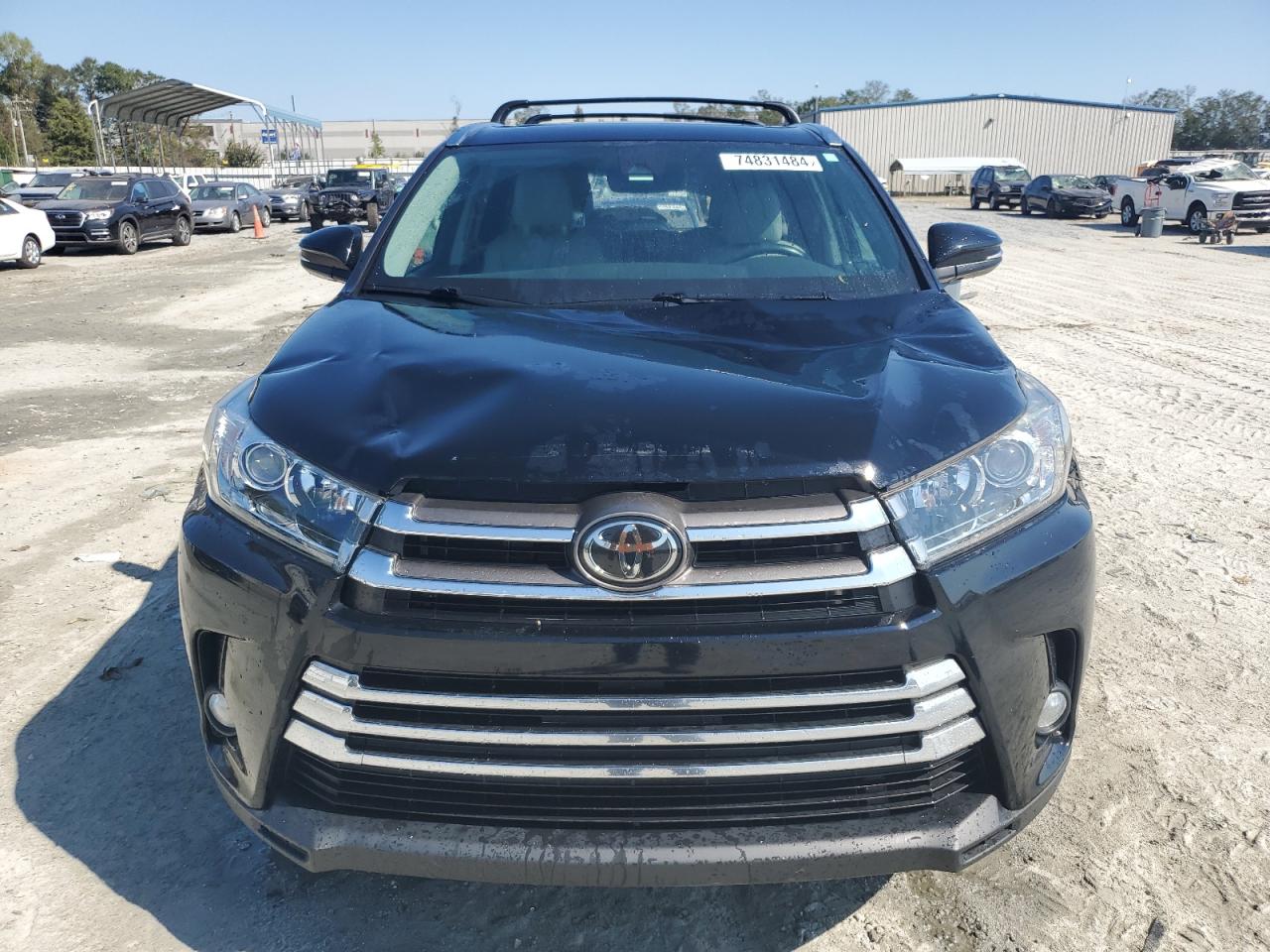 VIN 5TDDZRFH0JS858169 2018 TOYOTA HIGHLANDER no.5