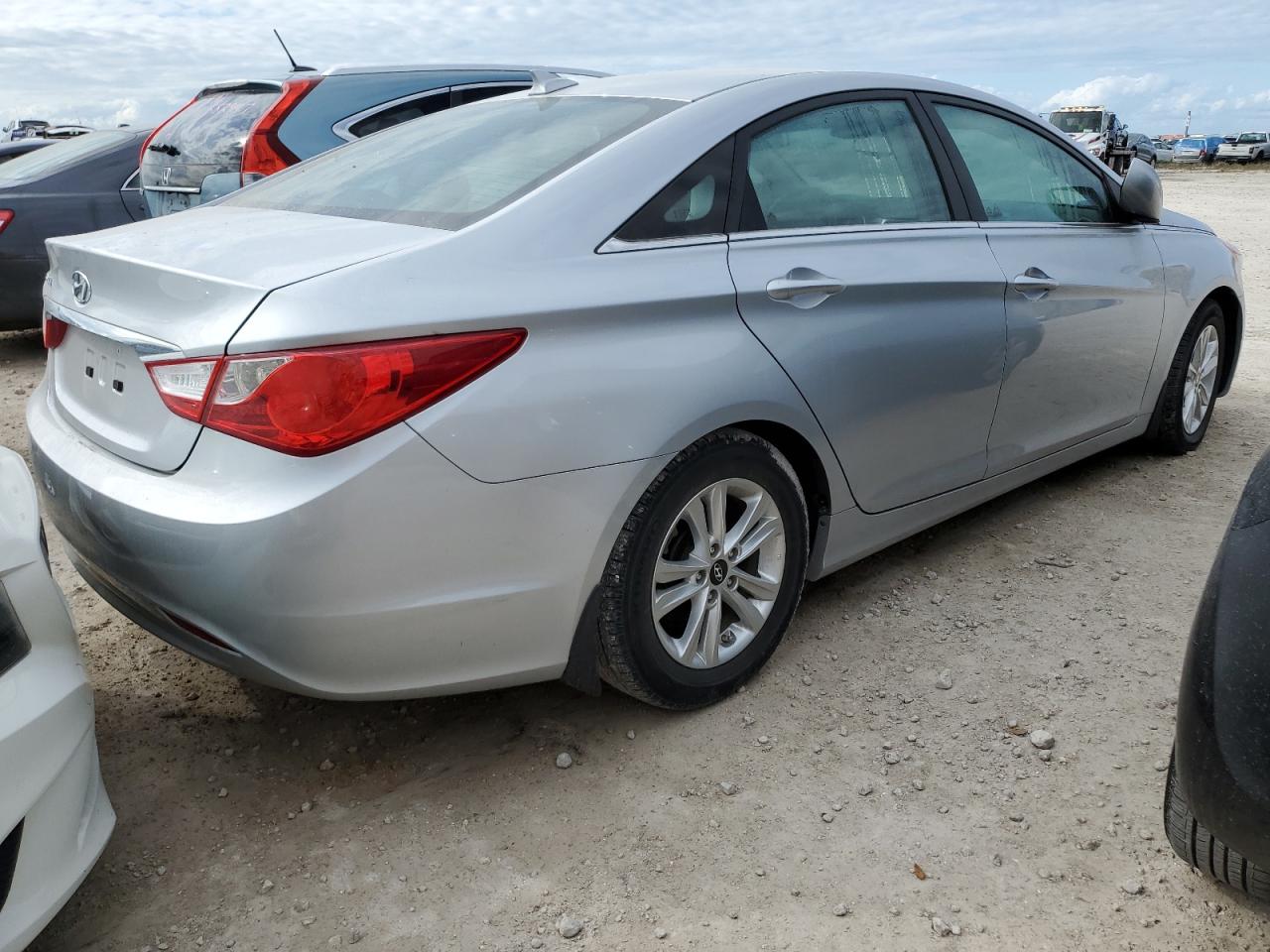 2013 Hyundai Sonata - Image 3