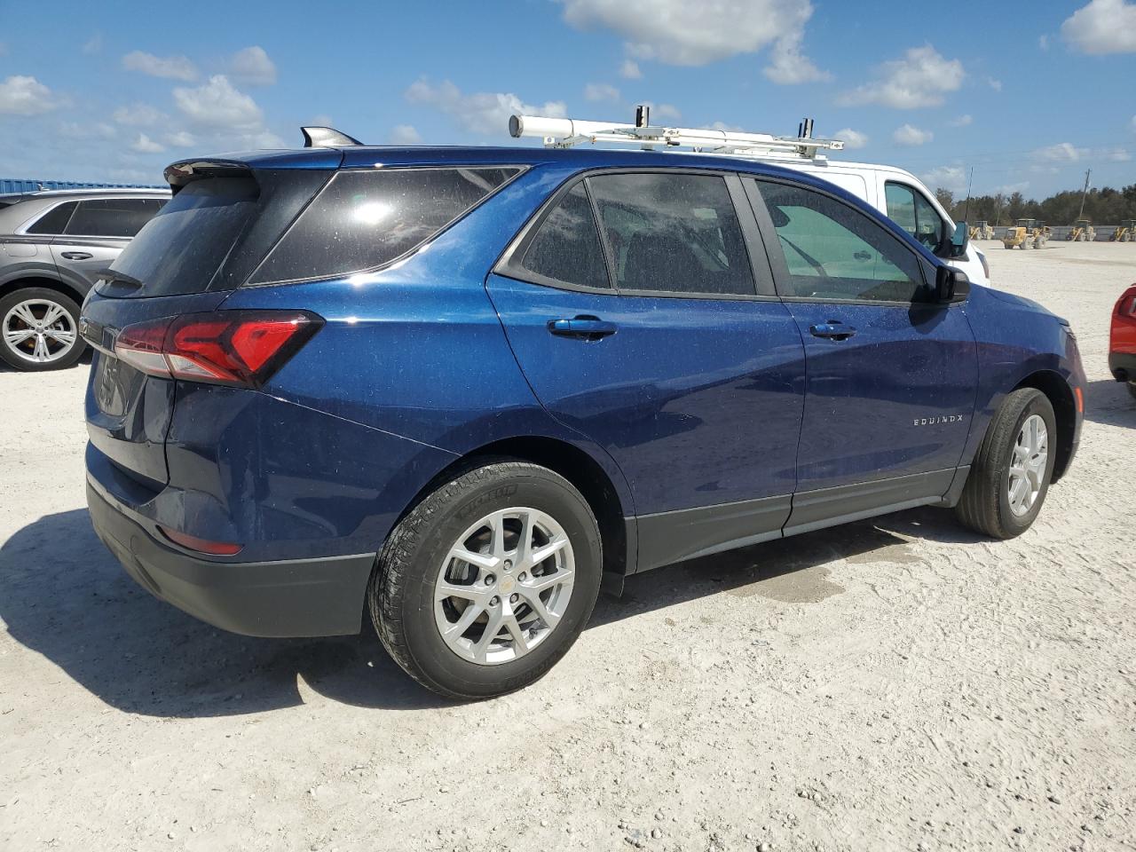 2023 Chevrolet Equinox - Image 3