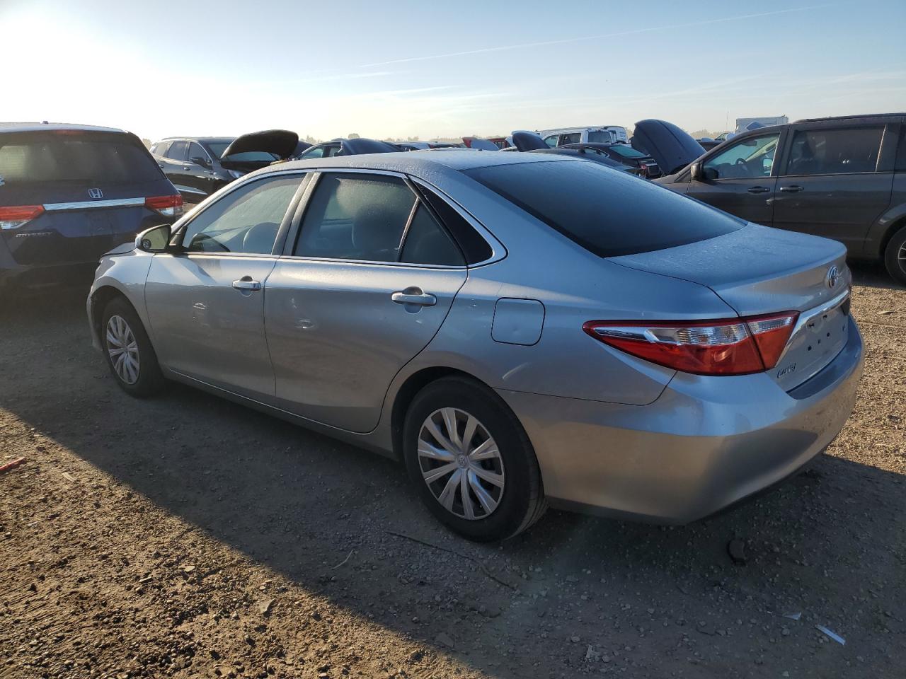 4T1BF1FK1HU410053 2017 TOYOTA CAMRY - Image 2