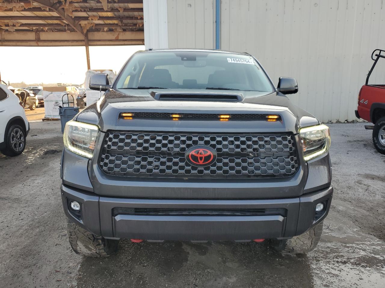 5TFDW5F15JX758812 2018 Toyota Tundra Crewmax Sr5