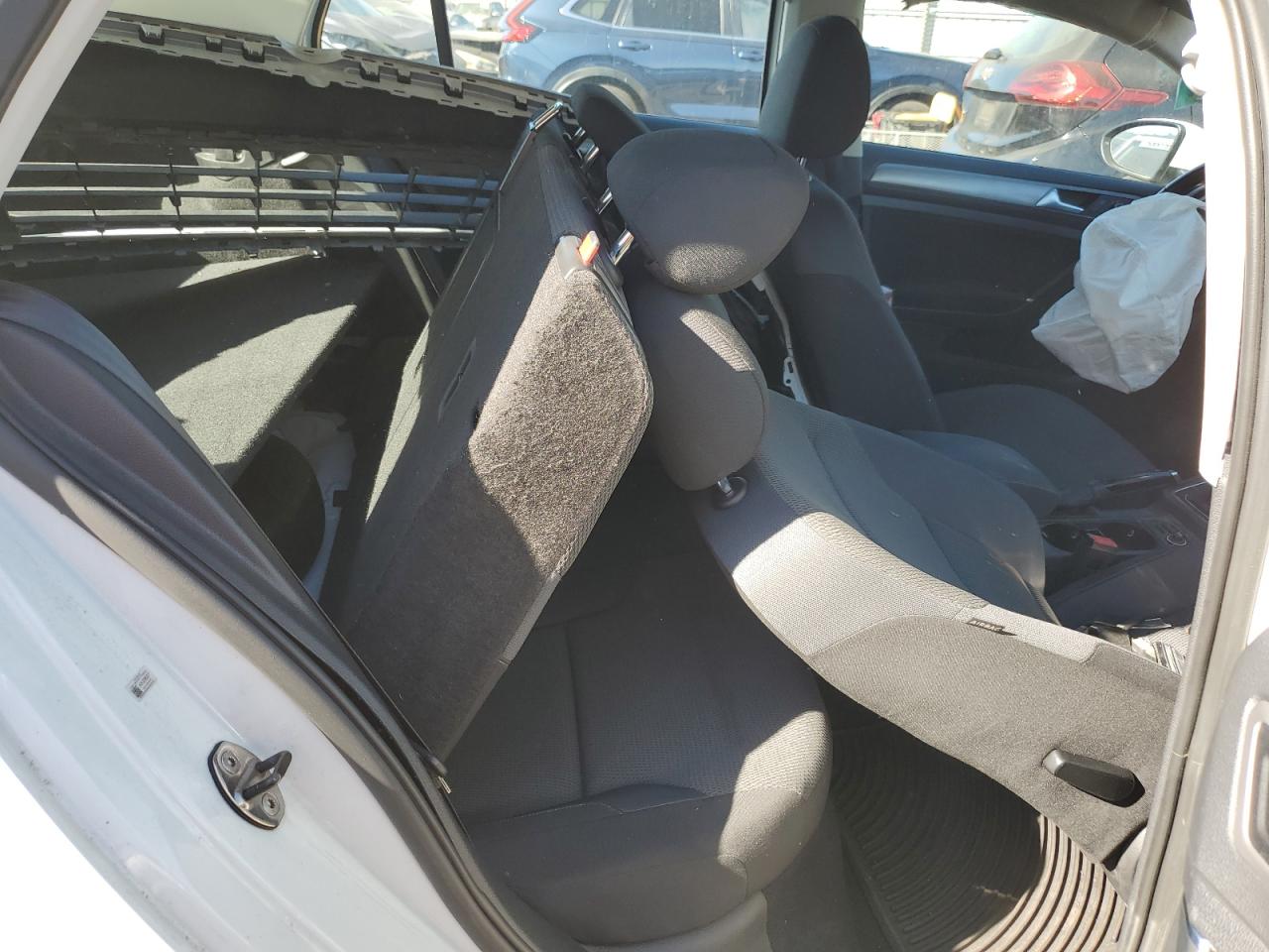 2017 Volkswagen Golf - Image 10