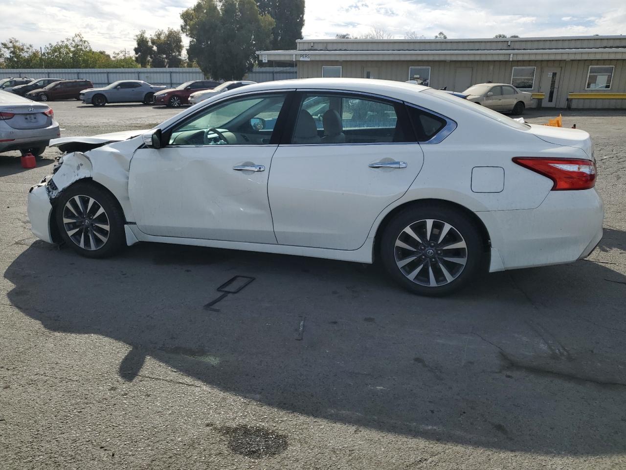 2016 Nissan Altima - Image 2