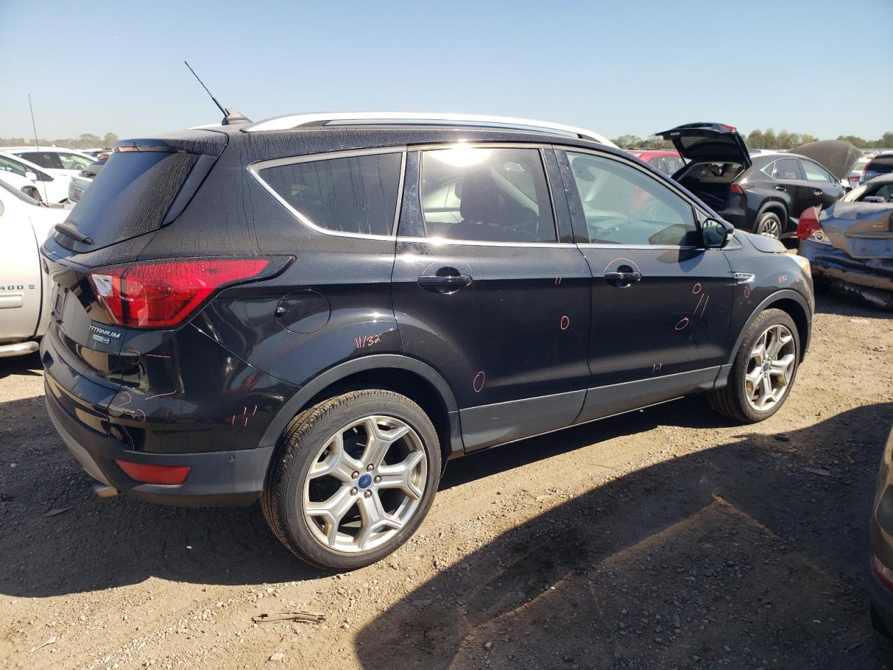 1FMCU9J90KUA26415 2019 Ford Escape Titanium