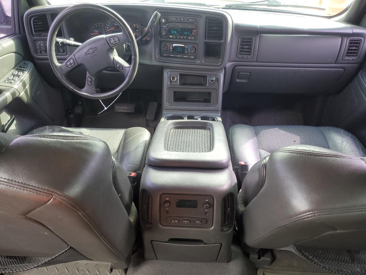 2004 Chevrolet Avalanche - Image 8