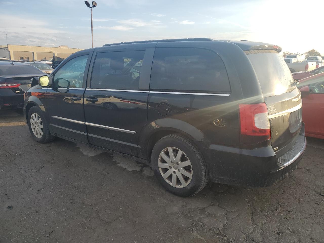 2014 Chrysler Town & Country - Image 2