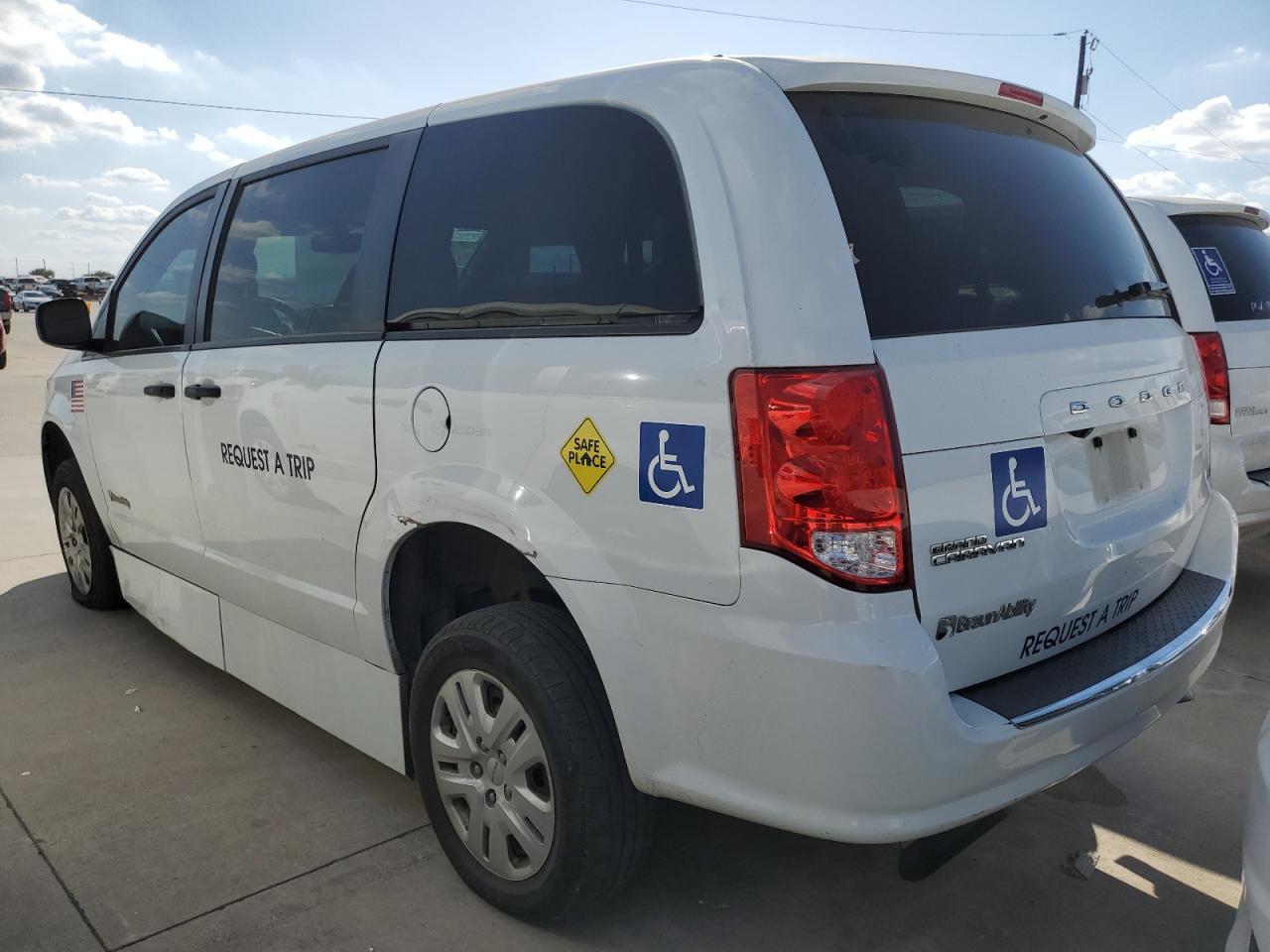 2019 Dodge Caravan - Image 2