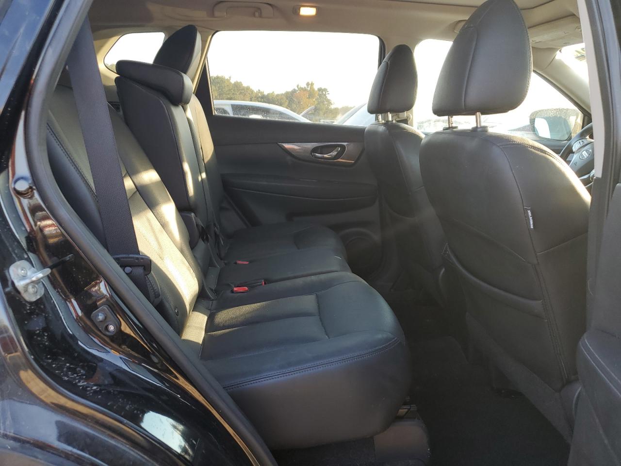 2015 Nissan Rogue - Image 11